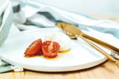 Mozzarella et tomates, autorisées pendant la grossesse